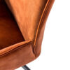 Lease Eetkamerstoel Aronas Close up foto van velvet bekleding in koper kleur